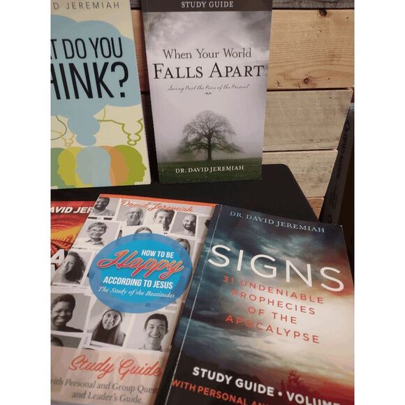 Lot of 7 David Jeremiah Study Guides - Signs, Spiritual Warfare, and More - Picture 2 of 3